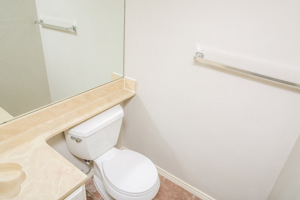 Building Photo - 1521 Lincolnshire Way