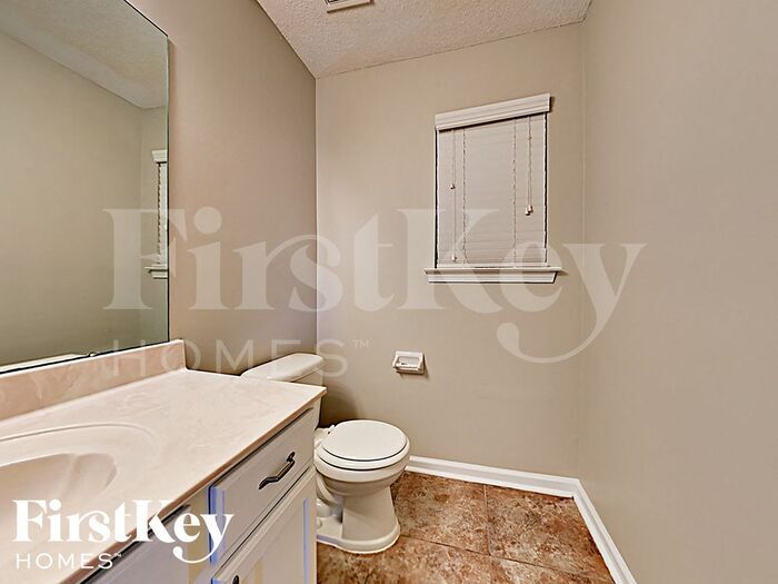 Building Photo - 7699 Parkmont Dr