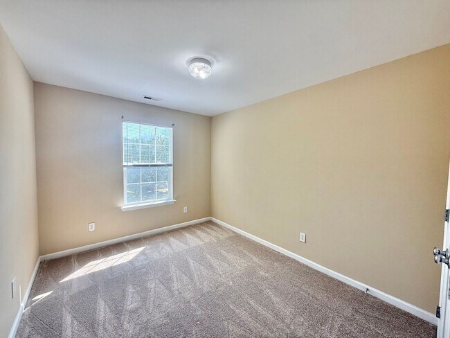 Building Photo - 3932 Laurel Glen Dr