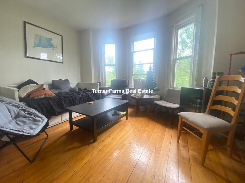 Primary Photo - 108 Central St