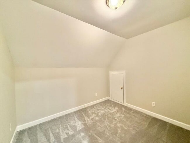 Building Photo - 9412 Springdale Dr