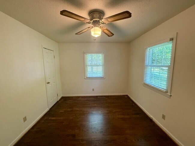 Building Photo - 315 E Dameron Ave