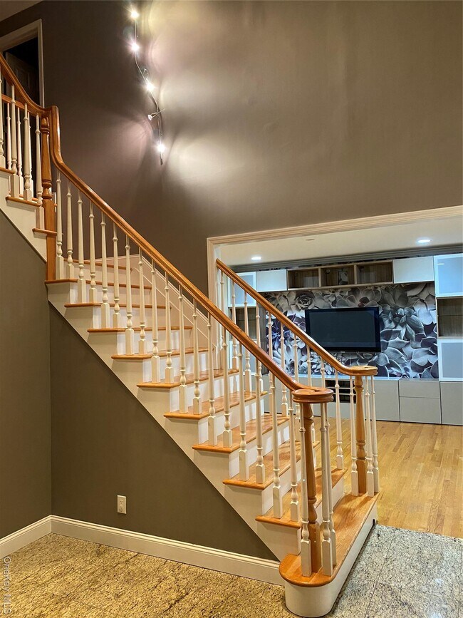 Building Photo - 24 Wilafra Pl