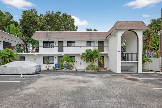 Building Photo - Wilton Manors
