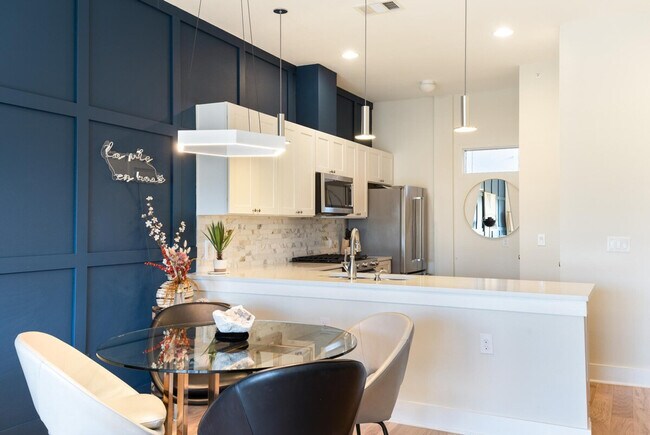 Building Photo - 908 Nueces St