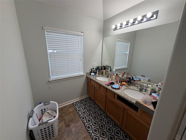 Building Photo - 25222 Ibris Ranch Dr