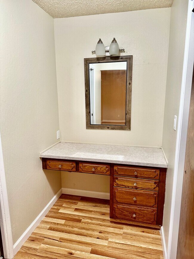 Building Photo - Spacious North Fresno 4/3 with Pool