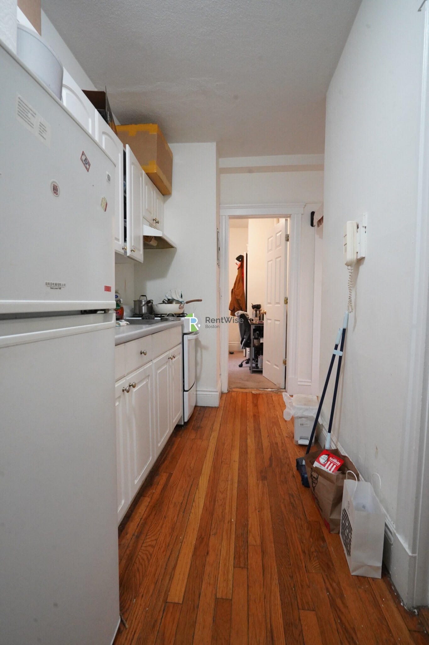 Building Photo - 6 Camelot Ct