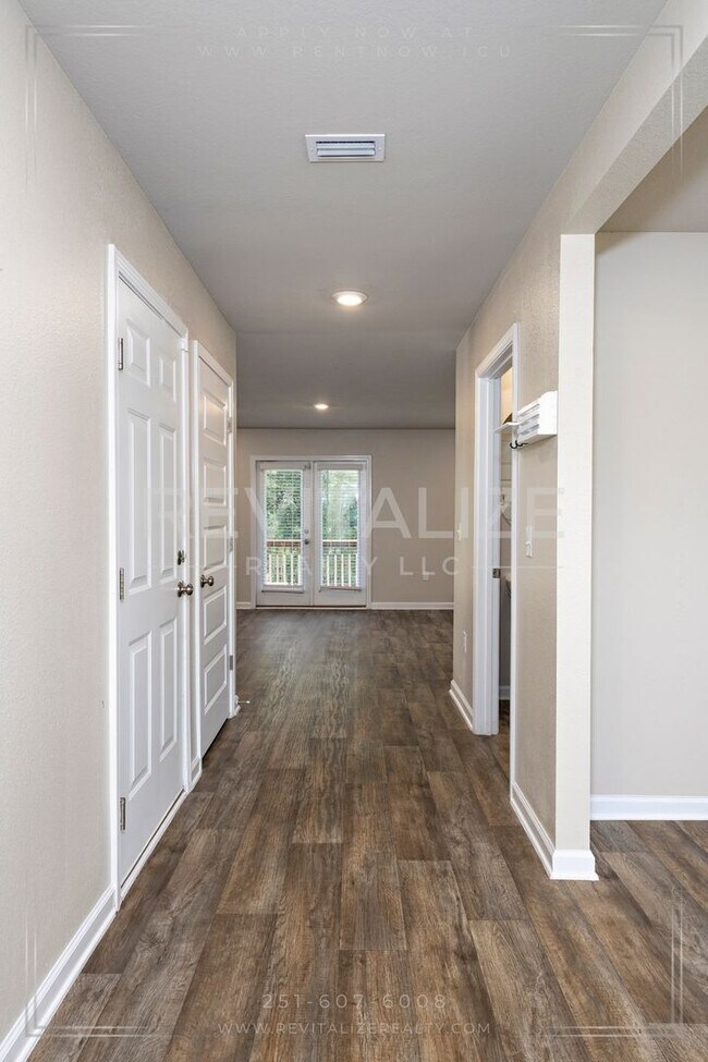 Building Photo - Stunning 2-Story House in Spanish Fort!
