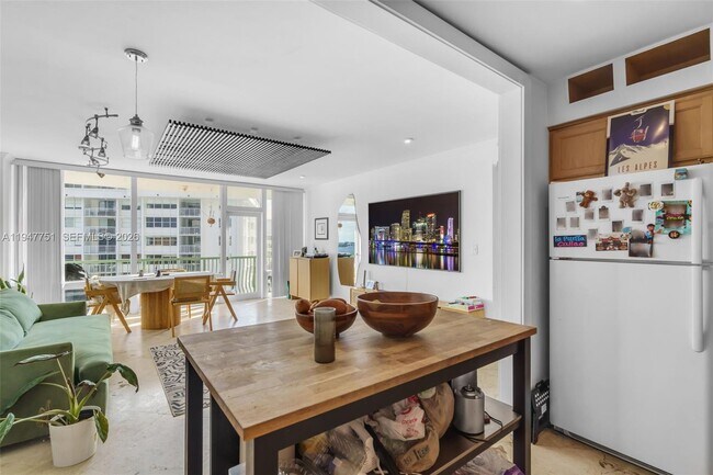 Building Photo - 1408 Brickell Bay Dr