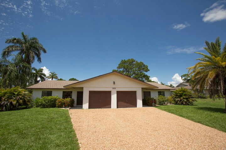 Front of house showing garage - 16320 John Morris Rd