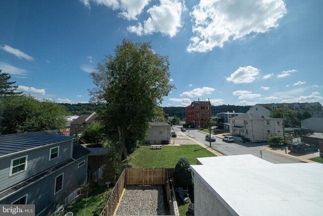 Building Photo - 505 Spring Mill Ave