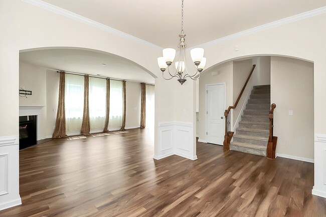 Building Photo - Welcome to this spacious 4 bedroom, 2.5 ba...
