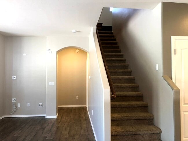 Building Photo - 12866 Bloomington Loop