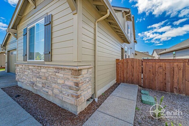 Building Photo - 4837 S 16th Dr