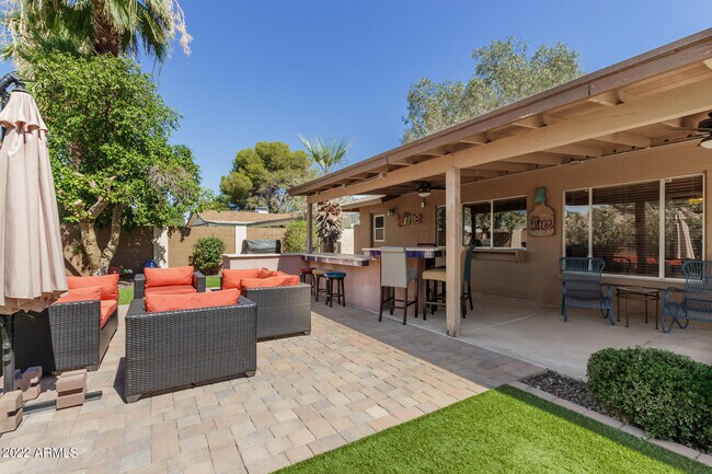 Building Photo - 9373 E Altadena Ave