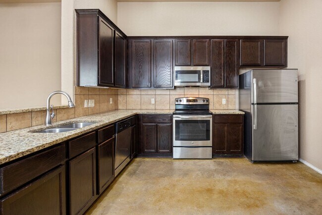 Building Photo - Nice 3 Bedroom Duplex located in New Braunfels!