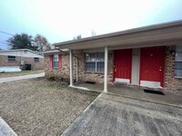 Building Photo - Pensacola - 2 Bedroom, 1 Bathroom - lawn care included