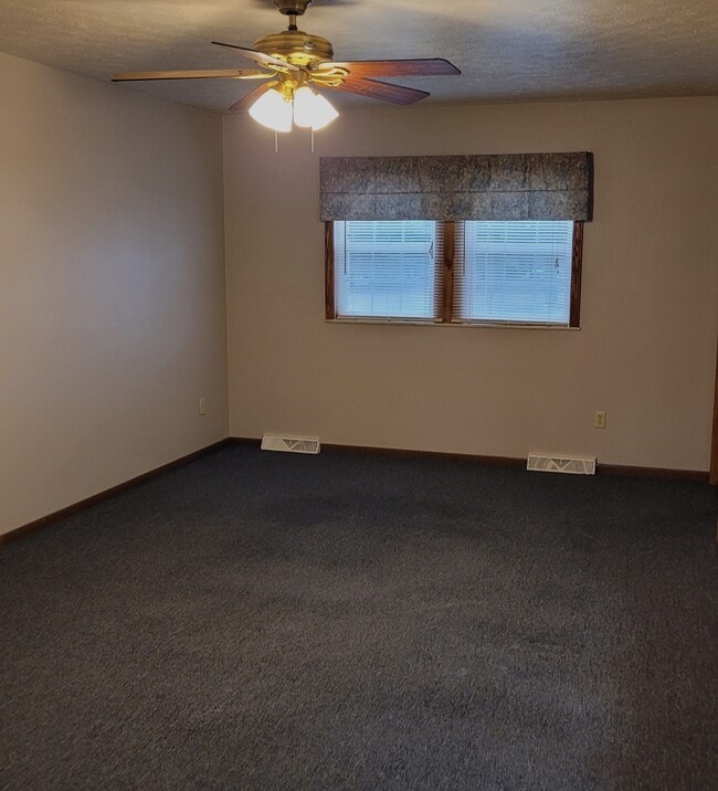 Living Room - 1171 N Carpenter Rd