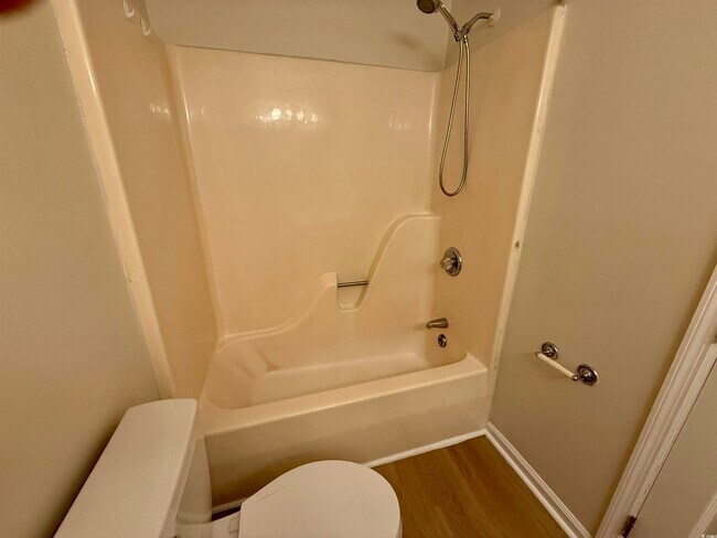 Building Photo - 911 Charles St