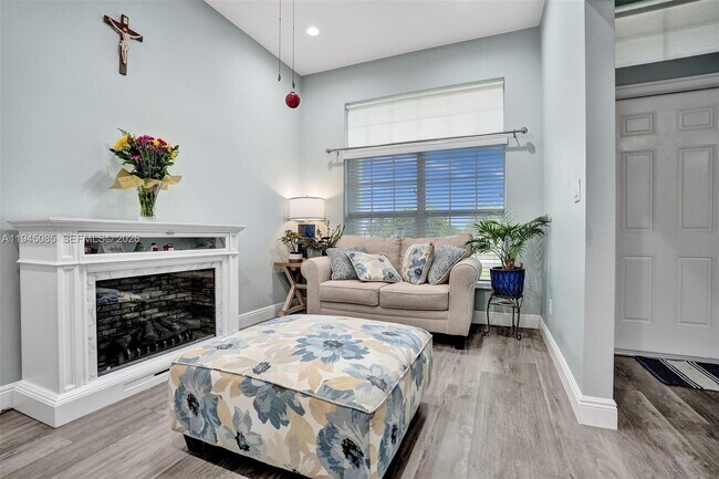 Building Photo - 126 NW Heather St