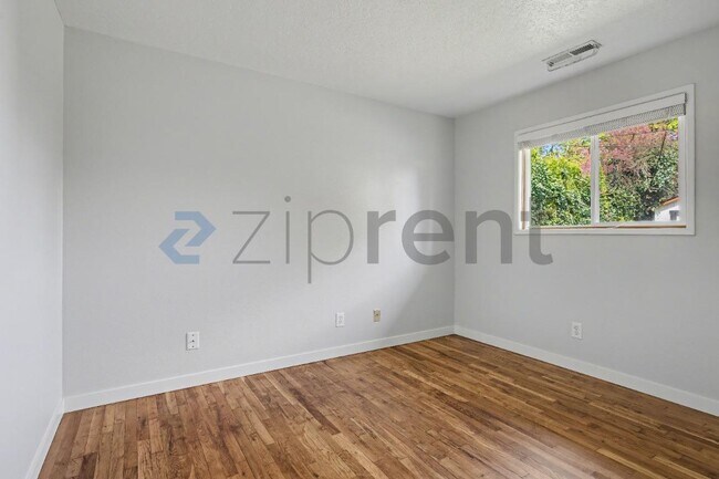 Building Photo - 7006 Tennessee Ln