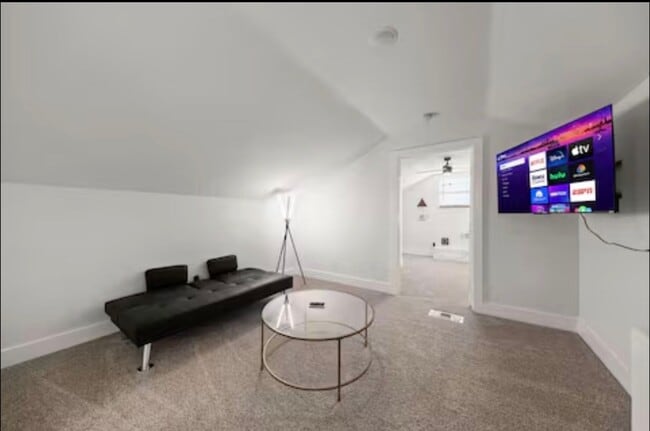 Building Photo - Stunning Home with Spacious Layout & Modern Upgrades