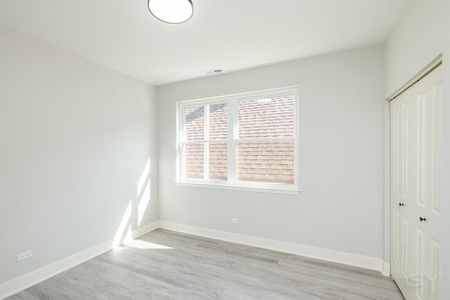 Building Photo - 2720 W 23rd St