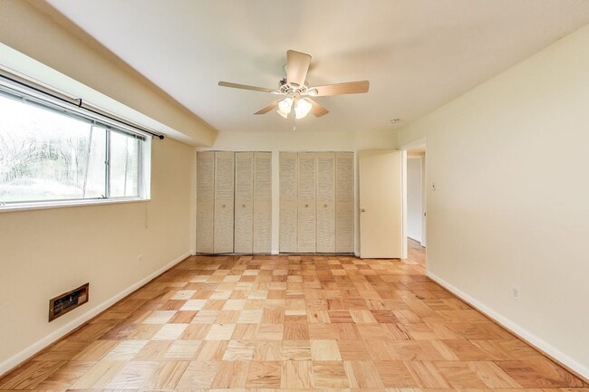 Building Photo - Spacious Parkside Condo with All Utilities...
