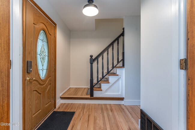 Building Photo - 3 Heather Ln