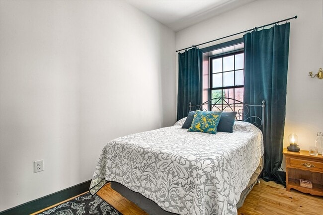 Building Photo - 206 N 1st St