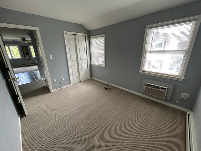 Building Photo - 109 Vineland Ave