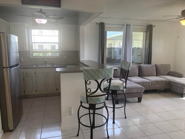 Building Photo - 315 Camden M