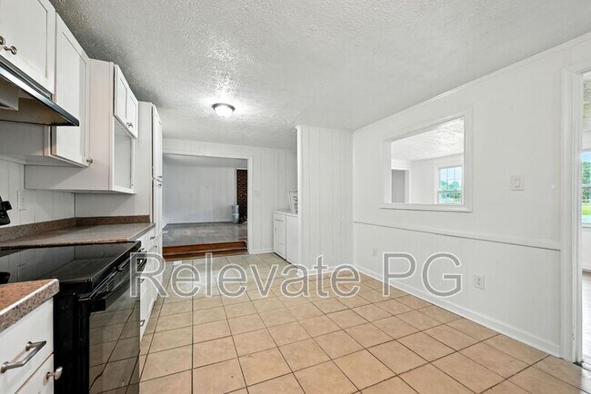 Building Photo - 6432 Maple Rd