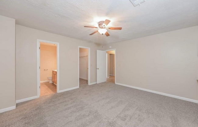 Building Photo - 4220 E Meadow Dr