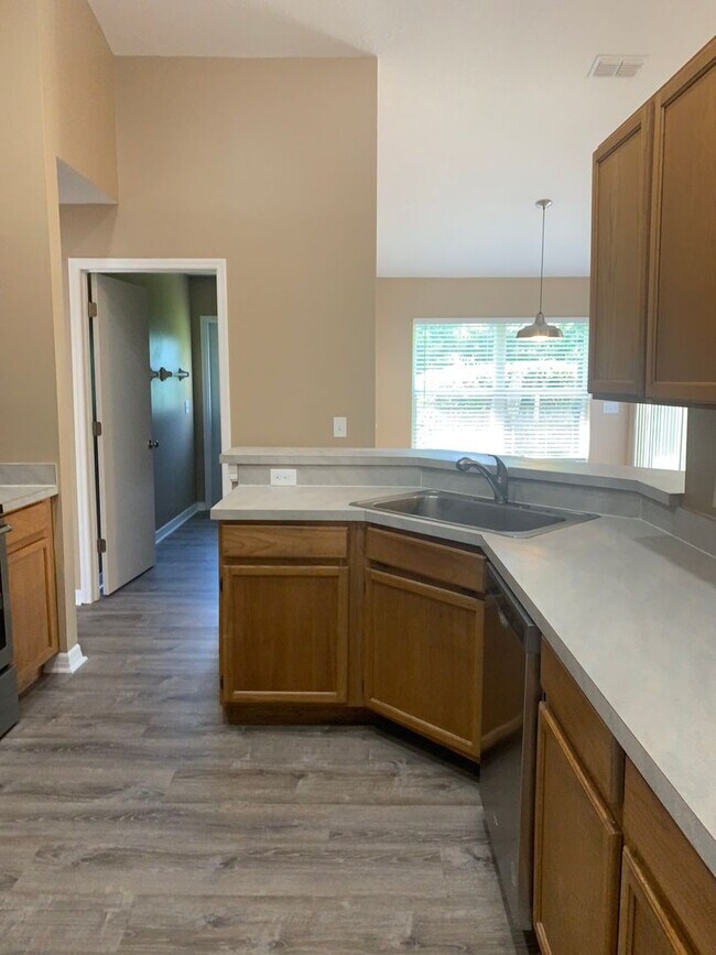 Building Photo - 3/2 with bonus/office in Twin Rivers- Oviedo