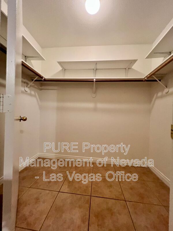 Building Photo - 5342 Chela Dr