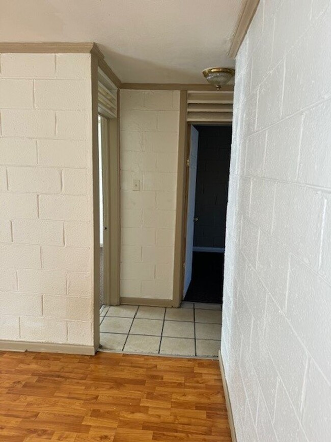 Building Photo - Affordable, Spacious, Newly Renovated 2 BR...