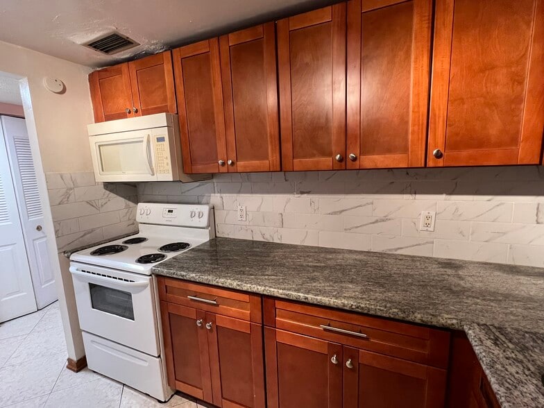 Building Photo - 7745 SW 86th St