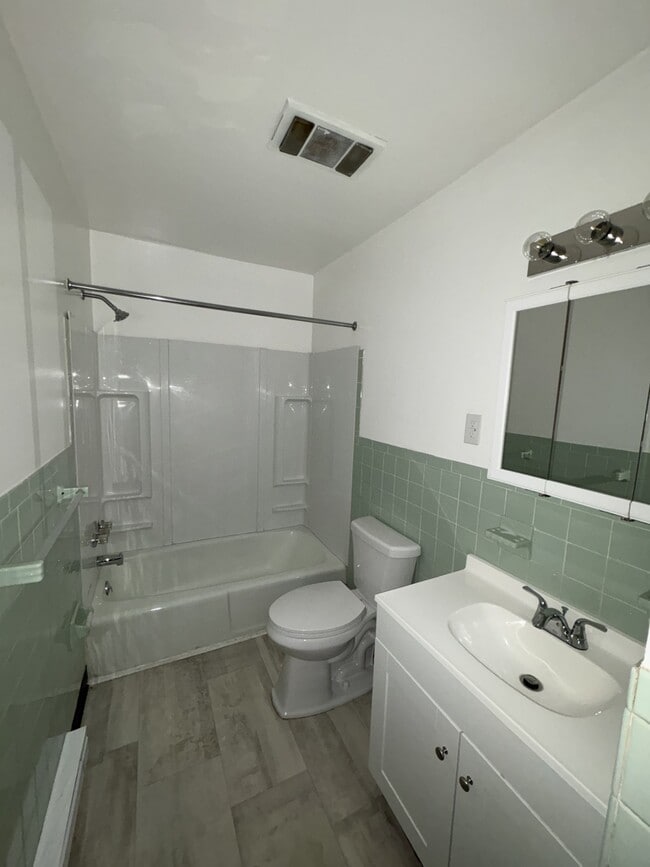 Building Photo - 530 Willow St