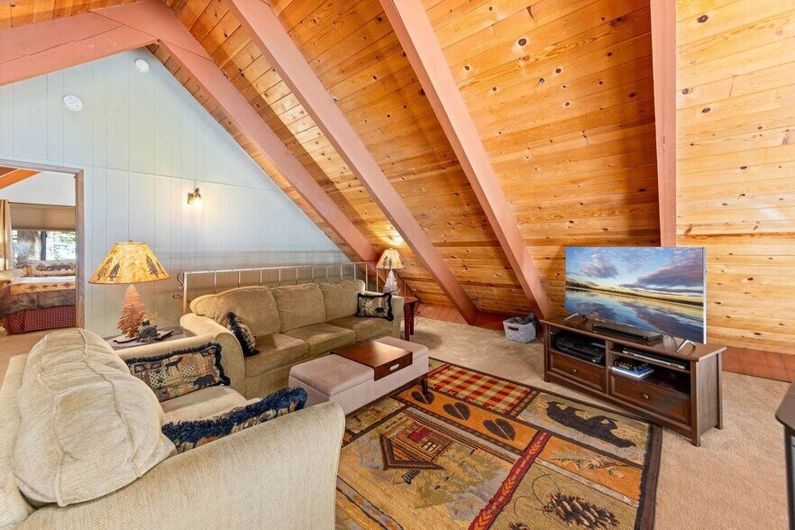 Upper Loft - 15948 Northwoods Blvd