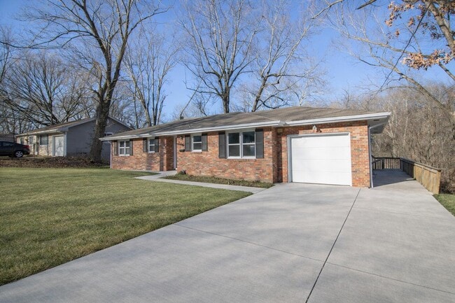 Building Photo - 715 Bluffdale Dr