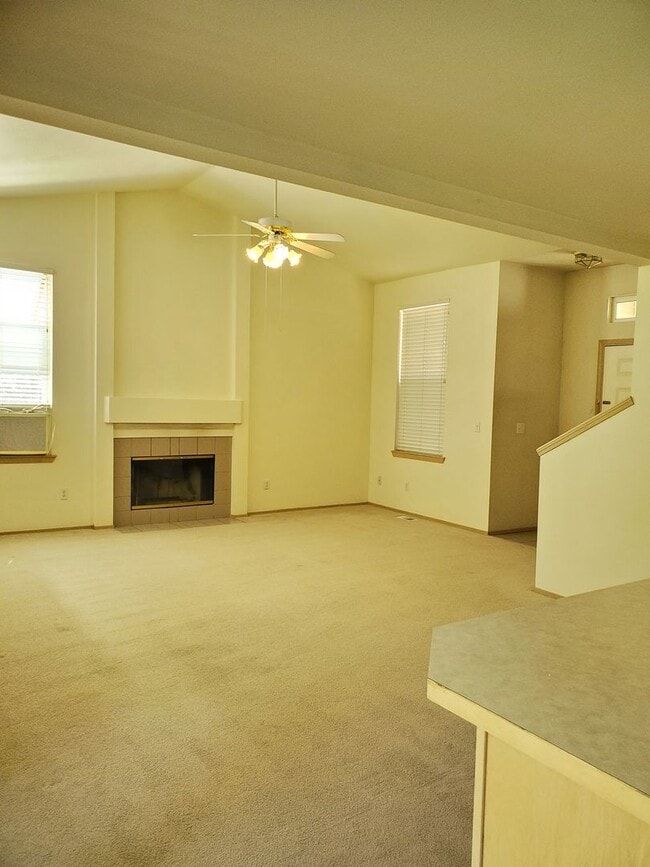 Building Photo - Great 3 bedroom home available now!