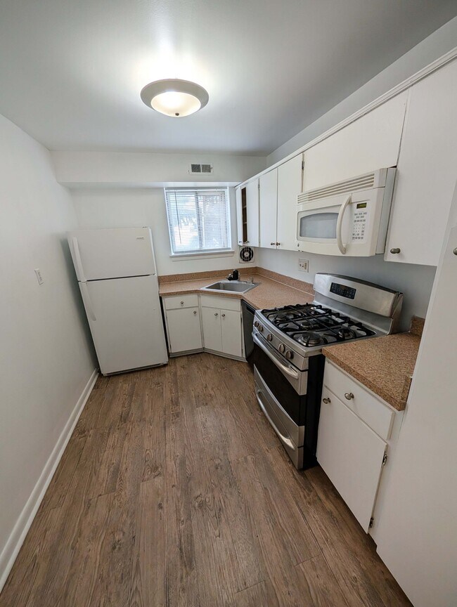 Building Photo - 11402 Cherry Hill Rd