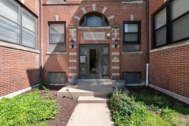 Building Photo - 5621 Pershing Ave