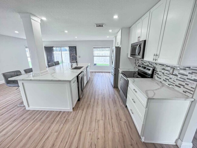 Building Photo - 1015 NW 125th Terrace