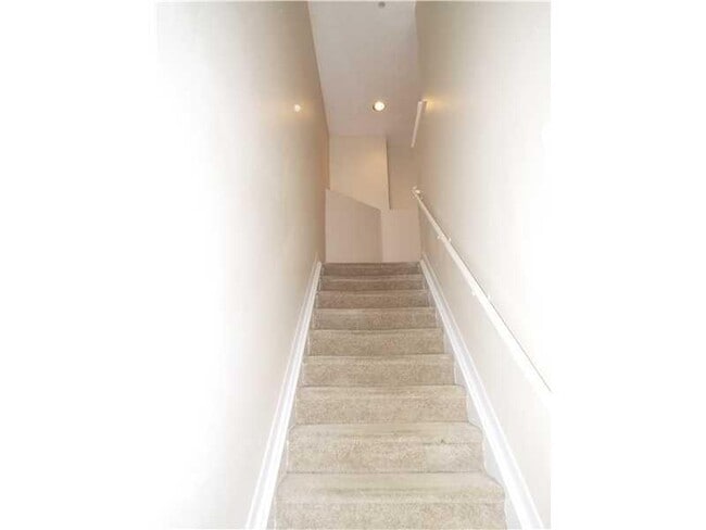 Building Photo - 741 N Pine Island Rd