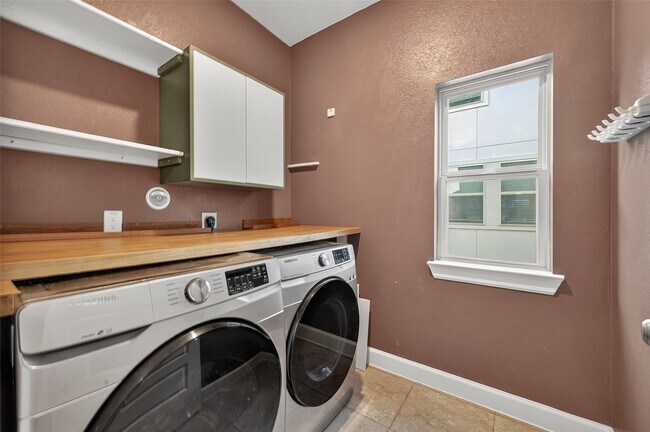 Building Photo - 2009 Kirby Landing Dr