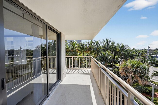 Building Photo - 3400 N Ocean Dr