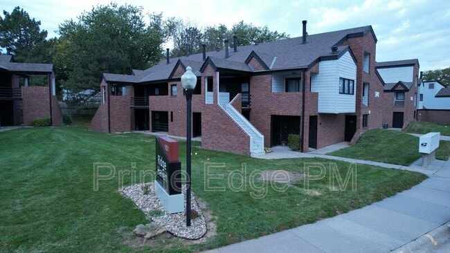 Building Photo - 1741 Ridgehaven Ct